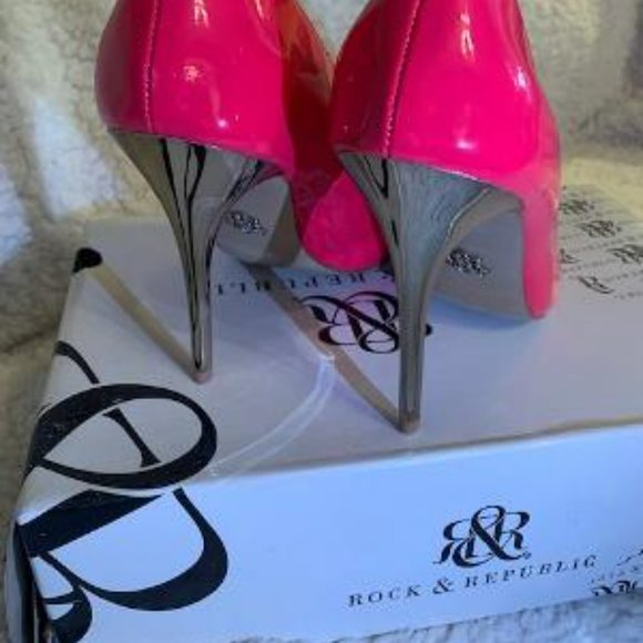 NEW ROCK & REPEPUBLIC HOT PINK METALLIC HEEL 7 - Picture 4 of 4